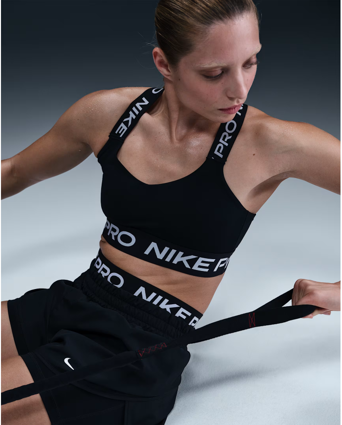 Bra imbottito a sostegno leggero Nike Pro HF5372-010 Bra imbottito a sostegno leggero Nike Pro HF5372-010