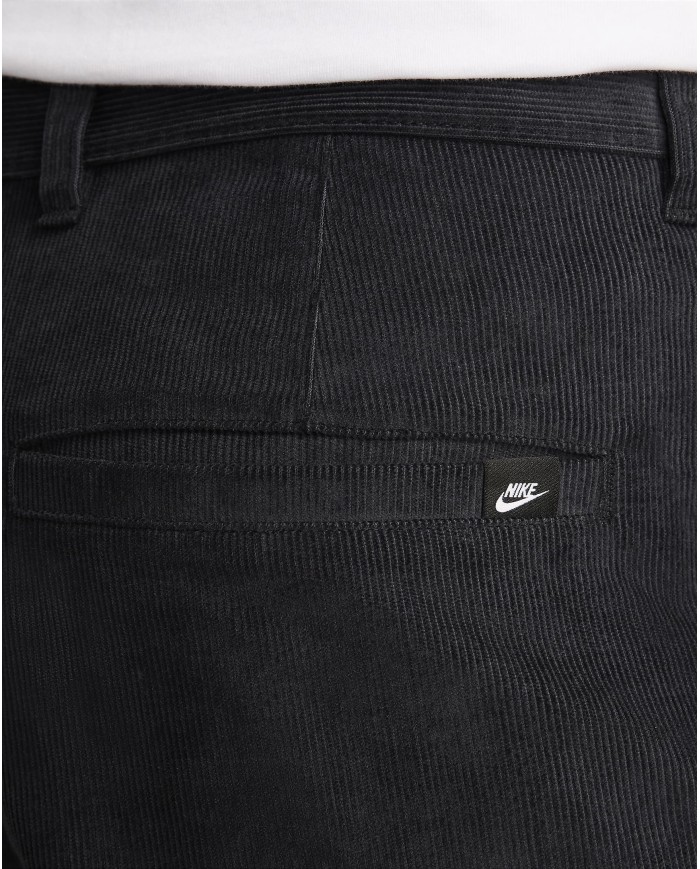 Pantaloni chino in velluto a coste da uomo Nike Club FZ0786-010 Pantaloni chino in velluto a coste da uomo Nike Club FZ0786-010