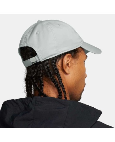 CAPPELLINO CON SWOOSH IN METALLO FB5372-077 CAPPELLINO CON SWOOSH IN METALLO FB5372-077