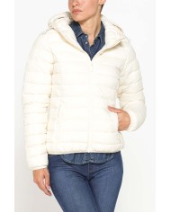 GIUBBOTTO RESISTENTE ALLA PIOGGIA CON IMBOTTITURA ULTRA LEGGERA. Vestibilità regolare.