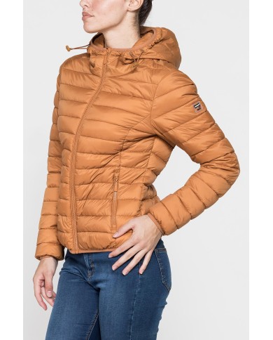 GIUBBOTTO RESISTENTE ALLA PIOGGIA CON IMBOTTITURA ULTRA LEGGERA. Vestibilità regolare. GIUBBOTTO RESISTENTE ALLA PIOGGIA CON IMBOTTITURA ULTRA LEGGERA. Vestibilità regolare.