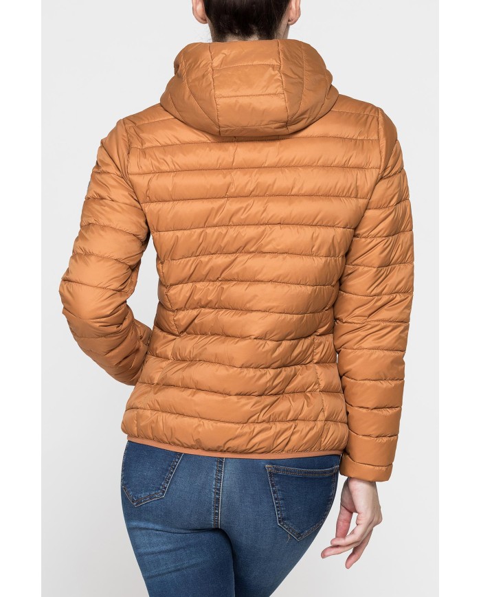 GIUBBOTTO RESISTENTE ALLA PIOGGIA CON IMBOTTITURA ULTRA LEGGERA. Vestibilità regolare.