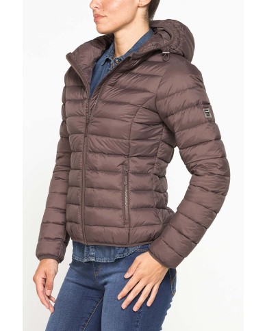 GIUBBOTTO RESISTENTE ALLA PIOGGIA CON IMBOTTITURA ULTRA LEGGERA. Vestibilità regolare. GIUBBOTTO RESISTENTE ALLA PIOGGIA CON IMBOTTITURA ULTRA LEGGERA. Vestibilità regolare.
