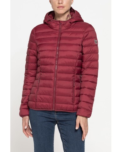 GIUBBOTTO RESISTENTE ALLA PIOGGIA CON IMBOTTITURA ULTRA LEGGERA. Vestibilità regolare. GIUBBOTTO RESISTENTE ALLA PIOGGIA CON IMBOTTITURA ULTRA LEGGERA. Vestibilità regolare.