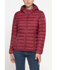 GIUBBOTTO RESISTENTE ALLA PIOGGIA CON IMBOTTITURA ULTRA LEGGERA. Vestibilità regolare.