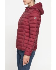 GIUBBOTTO RESISTENTE ALLA PIOGGIA CON IMBOTTITURA ULTRA LEGGERA. Vestibilità regolare.