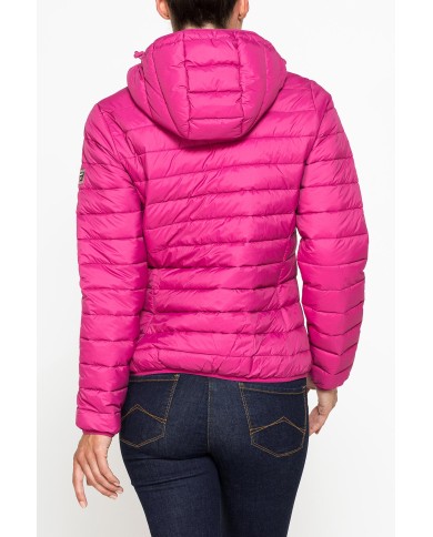 GIUBBOTTO RESISTENTE ALLA PIOGGIA CON IMBOTTITURA ULTRA LEGGERA. Vestibilità regolare. GIUBBOTTO RESISTENTE ALLA PIOGGIA CON IMBOTTITURA ULTRA LEGGERA. Vestibilità regolare.