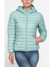 GIUBBOTTO RESISTENTE ALLA PIOGGIA CON IMBOTTITURA ULTRA LEGGERA. Vestibilità regolare.