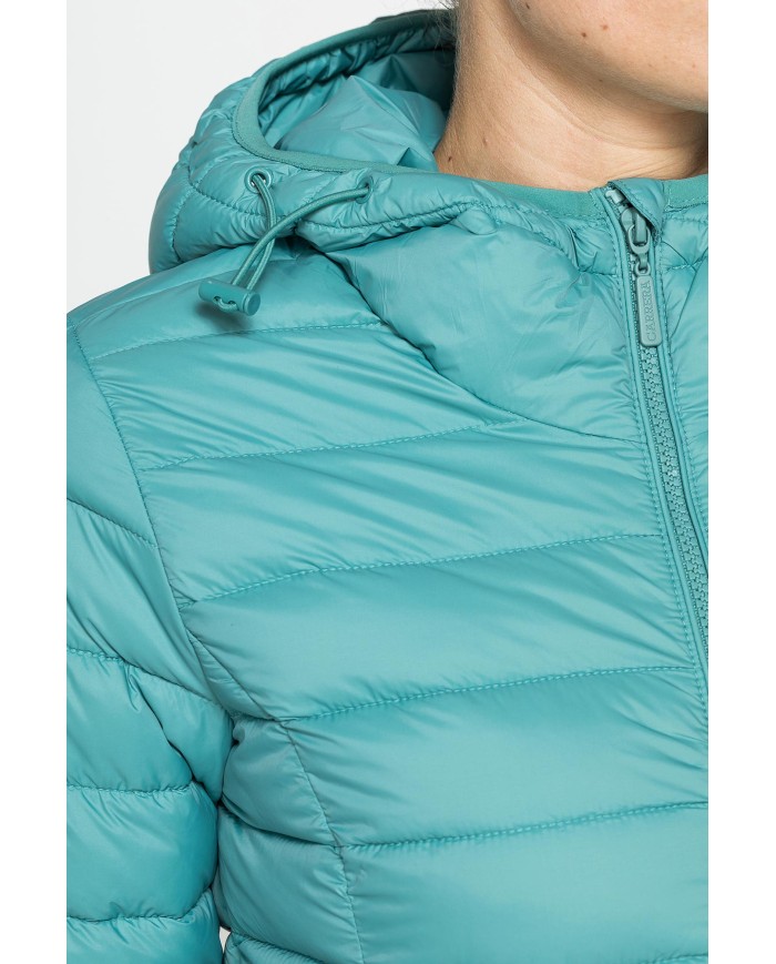 GIUBBOTTO RESISTENTE ALLA PIOGGIA CON IMBOTTITURA ULTRA LEGGERA. Vestibilità regolare.