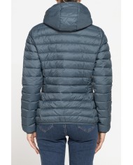 GIUBBOTTO RESISTENTE ALLA PIOGGIA CON IMBOTTITURA ULTRA LEGGERA. Vestibilità regolare.