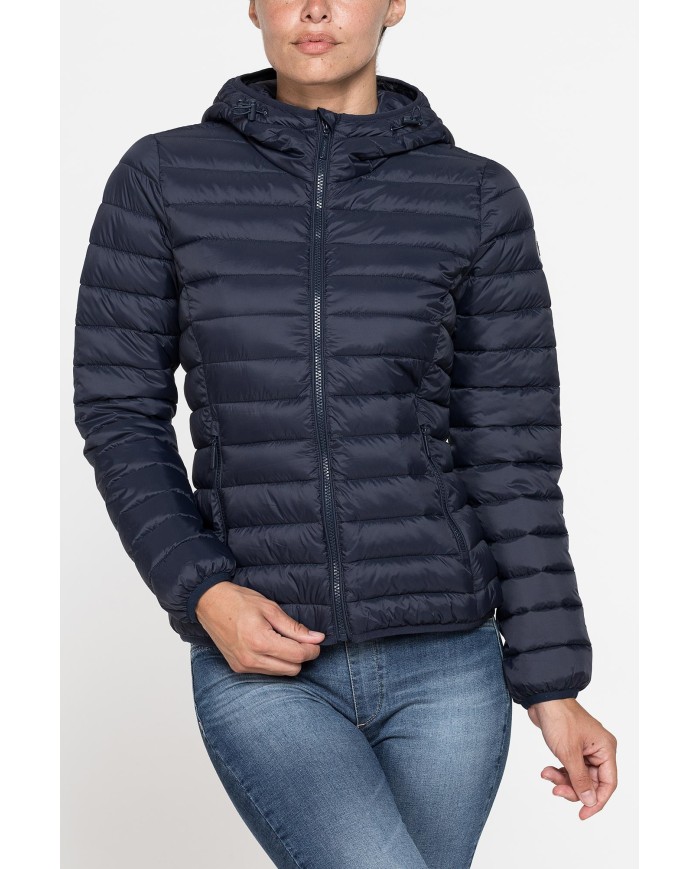 GIUBBOTTO RESISTENTE ALLA PIOGGIA CON IMBOTTITURA ULTRA LEGGERA. Vestibilità regolare.