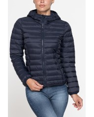 GIUBBOTTO RESISTENTE ALLA PIOGGIA CON IMBOTTITURA ULTRA LEGGERA. Vestibilità regolare.