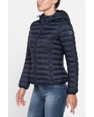 GIUBBOTTO RESISTENTE ALLA PIOGGIA CON IMBOTTITURA ULTRA LEGGERA. Vestibilità regolare.