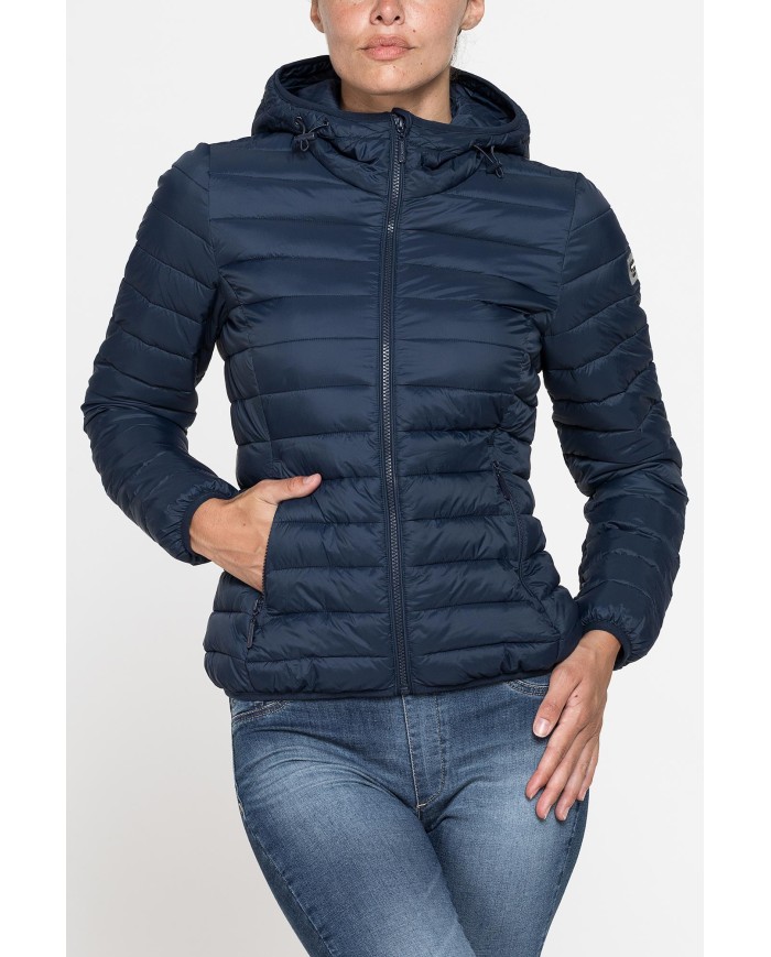 GIUBBOTTO RESISTENTE ALLA PIOGGIA CON IMBOTTITURA ULTRA LEGGERA. Vestibilità regolare.