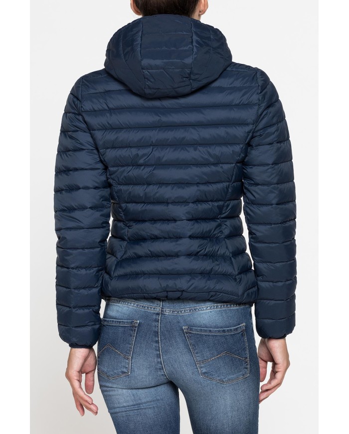 GIUBBOTTO RESISTENTE ALLA PIOGGIA CON IMBOTTITURA ULTRA LEGGERA. Vestibilità regolare.