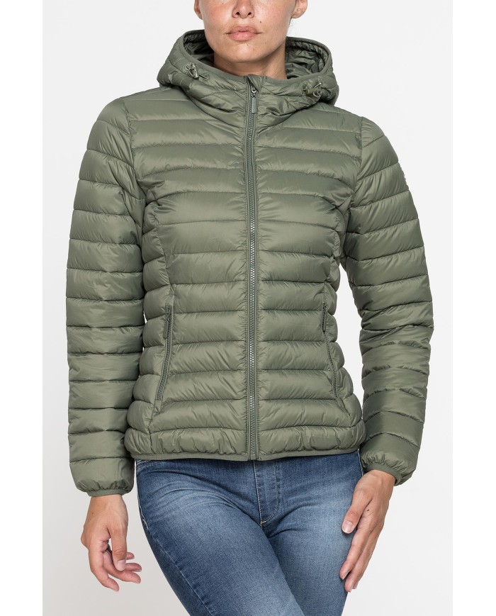 GIUBBOTTO RESISTENTE ALLA PIOGGIA CON IMBOTTITURA ULTRA LEGGERA. Vestibilità regolare.