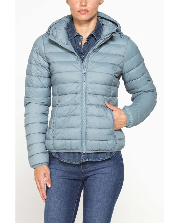 GIUBBOTTO RESISTENTE ALLA PIOGGIA CON IMBOTTITURA ULTRA LEGGERA. Vestibilità regolare.