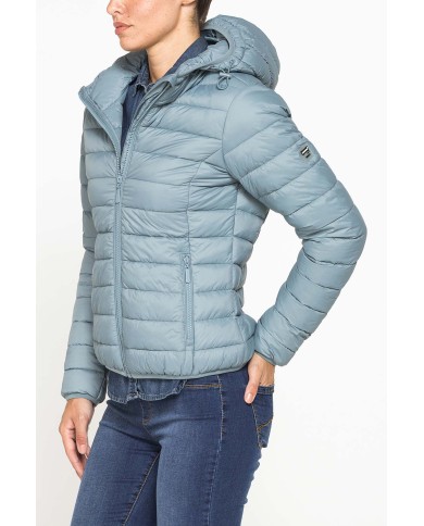 GIUBBOTTO RESISTENTE ALLA PIOGGIA CON IMBOTTITURA ULTRA LEGGERA. Vestibilità regolare. GIUBBOTTO RESISTENTE ALLA PIOGGIA CON IMBOTTITURA ULTRA LEGGERA. Vestibilità regolare.