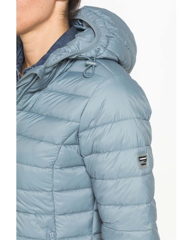 GIUBBOTTO RESISTENTE ALLA PIOGGIA CON IMBOTTITURA ULTRA LEGGERA. Vestibilità regolare. GIUBBOTTO RESISTENTE ALLA PIOGGIA CON IMBOTTITURA ULTRA LEGGERA. Vestibilità regolare.