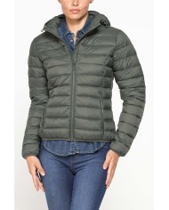 GIUBBOTTO RESISTENTE ALLA PIOGGIA CON IMBOTTITURA ULTRA LEGGERA. Vestibilità regolare.