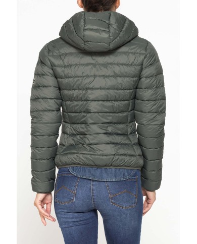 GIUBBOTTO RESISTENTE ALLA PIOGGIA CON IMBOTTITURA ULTRA LEGGERA. Vestibilità regolare. GIUBBOTTO RESISTENTE ALLA PIOGGIA CON IMBOTTITURA ULTRA LEGGERA. Vestibilità regolare.