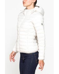 GIUBBOTTO RESISTENTE ALLA PIOGGIA CON IMBOTTITURA ULTRA LEGGERA. Vestibilità regolare.