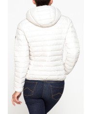 GIUBBOTTO RESISTENTE ALLA PIOGGIA CON IMBOTTITURA ULTRA LEGGERA. Vestibilità regolare.