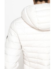 GIUBBOTTO RESISTENTE ALLA PIOGGIA CON IMBOTTITURA ULTRA LEGGERA. Vestibilità regolare.