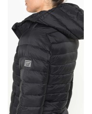 GIUBBOTTO RESISTENTE ALLA PIOGGIA CON IMBOTTITURA ULTRA LEGGERA. Vestibilità regolare.