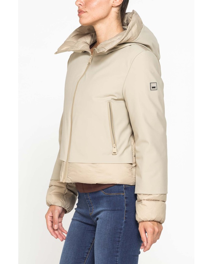 GIUBBINO CORTO CON CAPPUCCIO IN DOPPIO TESSUTO