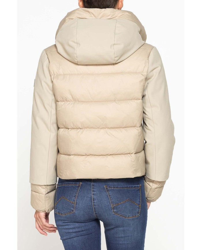 GIUBBINO CORTO CON CAPPUCCIO IN DOPPIO TESSUTO