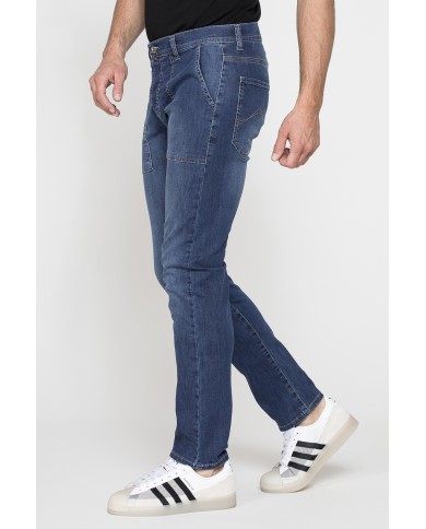 JEANS UOMO 5 TASCHE MOD. 710 IN DENIM ELASTICIZZATO 9 oz. Vita regolare con bottoni, gamba comoda.