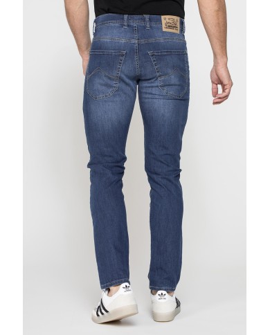 JEANS UOMO 5 TASCHE MOD. 710 IN DENIM ELASTICIZZATO 9 oz. Vita regolare con bottoni, gamba comoda.