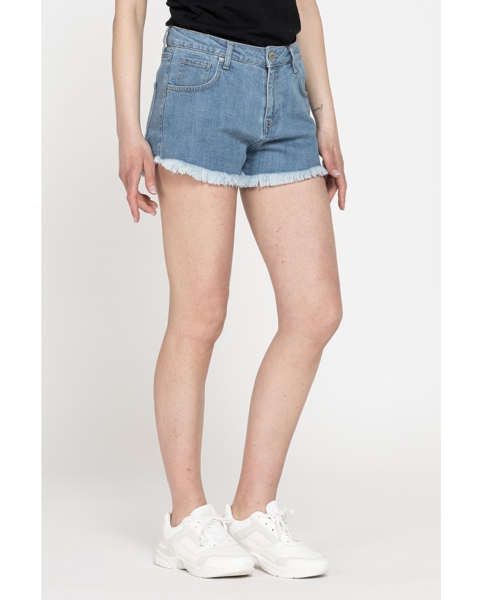 PANTALONE CORTO IN DENIM STRETCH, MODELLO 757. Vita regolare e gamba regolare.