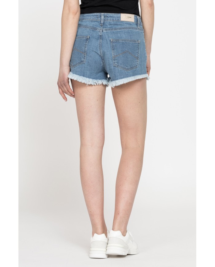 PANTALONE CORTO IN DENIM STRETCH, MODELLO 757. Vita regolare e gamba regolare.