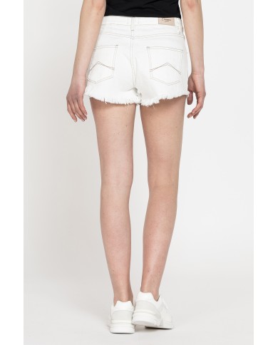 PANTALONE CORTO IN DENIM STRETCH, MODELLO 757. Vita regolare e gamba regolare. PANTALONE CORTO IN DENIM STRETCH, MODELLO 757. Vita regolare e gamba regolare.