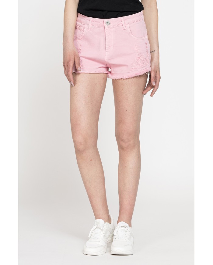 SHORT STRETCH, MODELLO 757. Vita regolare e gamba regolare.