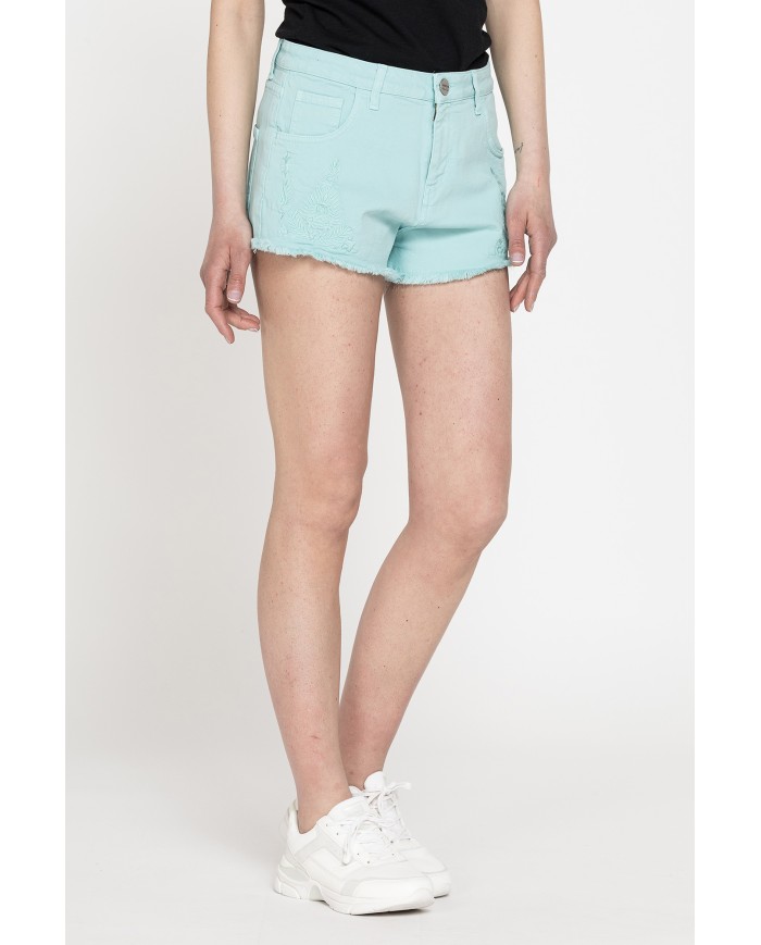 SHORT STRETCH, MODELLO 757. Vita regolare e gamba regolare.