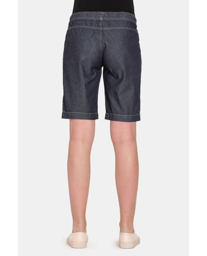 BERMUDA CON ELASTICO IN VITA E LACCETTO. Vita e gamba regolare.