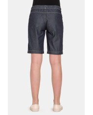 BERMUDA CON ELASTICO IN VITA E LACCETTO. Vita e gamba regolare.