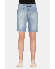 BERMUDA CON ELASTICO IN VITA E LACCETTO. Vita e gamba regolare.