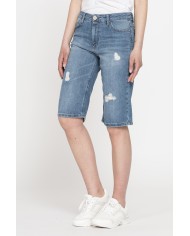 BERMUDA IN DENIM LEGGERO CON STRAPPI 100% COTONE. Vita regolare.