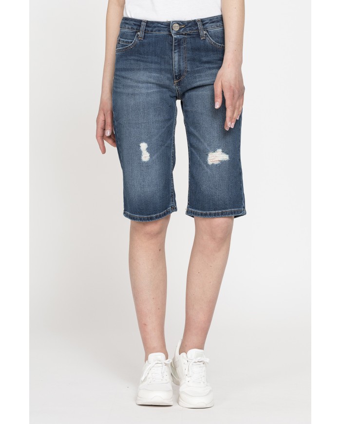 BERMUDA IN DENIM LEGGERO CON STRAPPI 100% COTONE. Vita regolare.