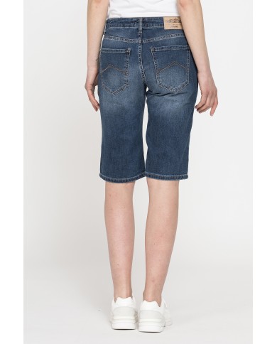 BERMUDA IN DENIM LEGGERO CON STRAPPI 100% COTONE. Vita regolare. BERMUDA IN DENIM LEGGERO CON STRAPPI 100% COTONE. Vita regolare.