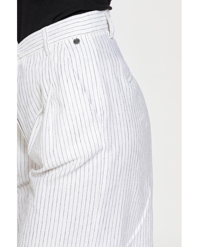 BERMUDA CON PIEGHE IN IN TESSUTO LINO COTONE