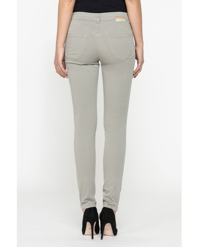 LEGG-JEANS DONNA PUSH-UP STRETCH CON TRATTAMENTO ALL'ALOE. Vita regolare e gamba stretta. LEGG-JEANS DONNA PUSH-UP STRETCH CON TRATTAMENTO ALL'ALOE. Vita regolare e gamba stretta.