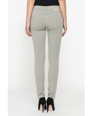 LEGG-JEANS DONNA PUSH-UP STRETCH CON TRATTAMENTO ALL'ALOE. Vita regolare e gamba stretta.