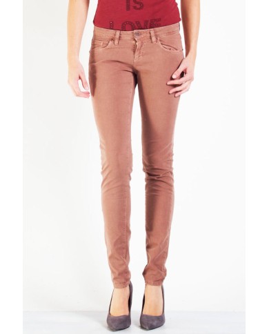 GABARDINA STRETCH. Vita bassa e gamba stretta. GABARDINA STRETCH. Vita bassa e gamba stretta.