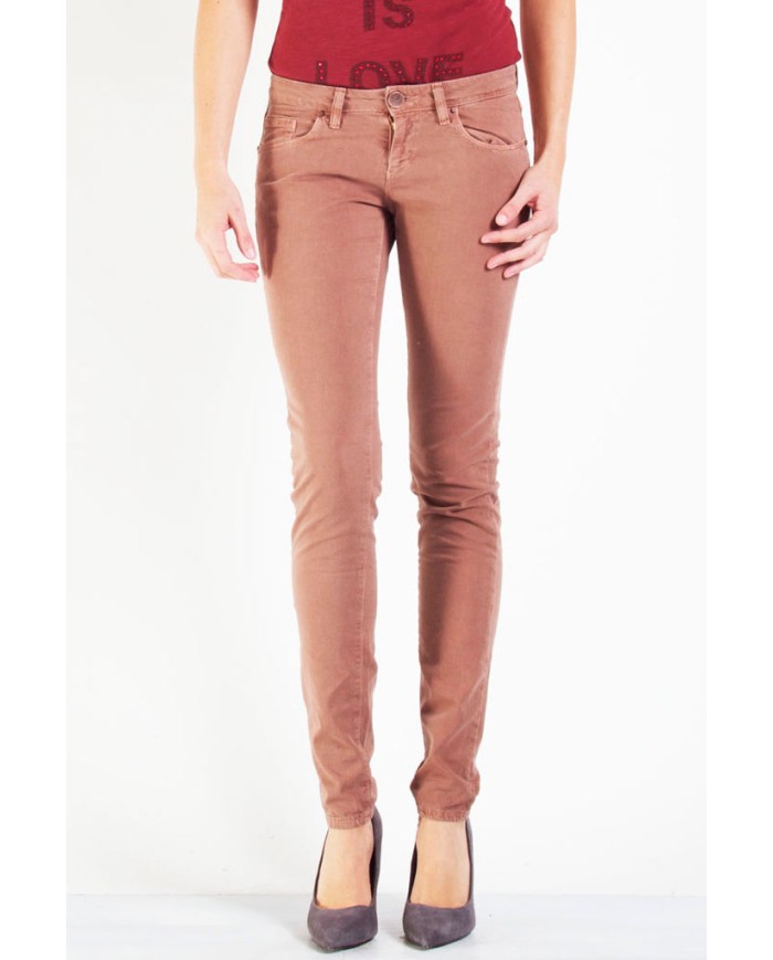 GABARDINA STRETCH. Vita bassa e gamba stretta.