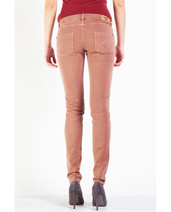 GABARDINA STRETCH. Vita bassa e gamba stretta.